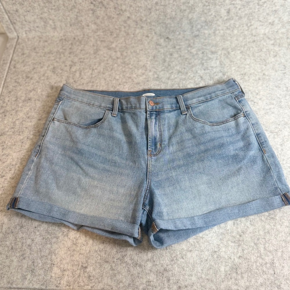 Old Navy Denim Shorts Women 16 Light Wash Cuffed Casual Summer Classic NWOT